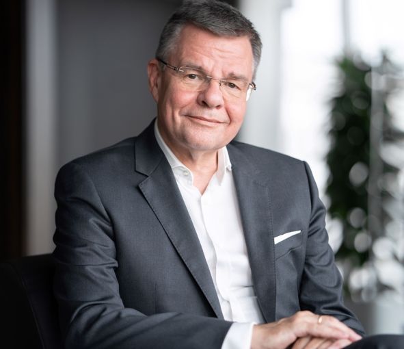 ​KDPW & KDPW_CCP CEO Named Financial Industry Champion of the Year 2023 - KDPW